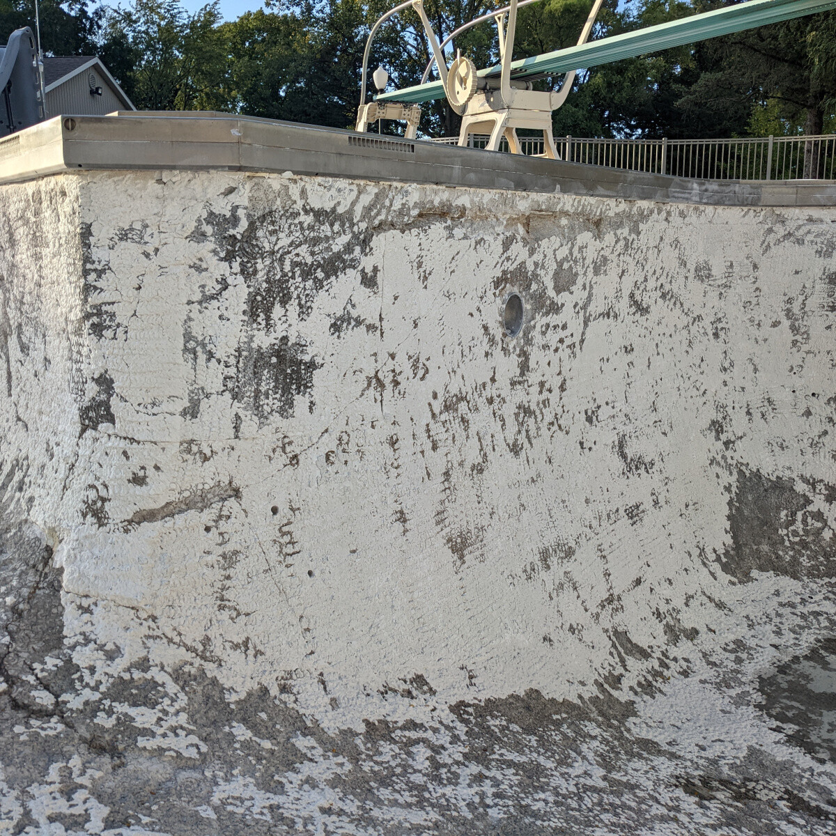 Diving Well East Wall