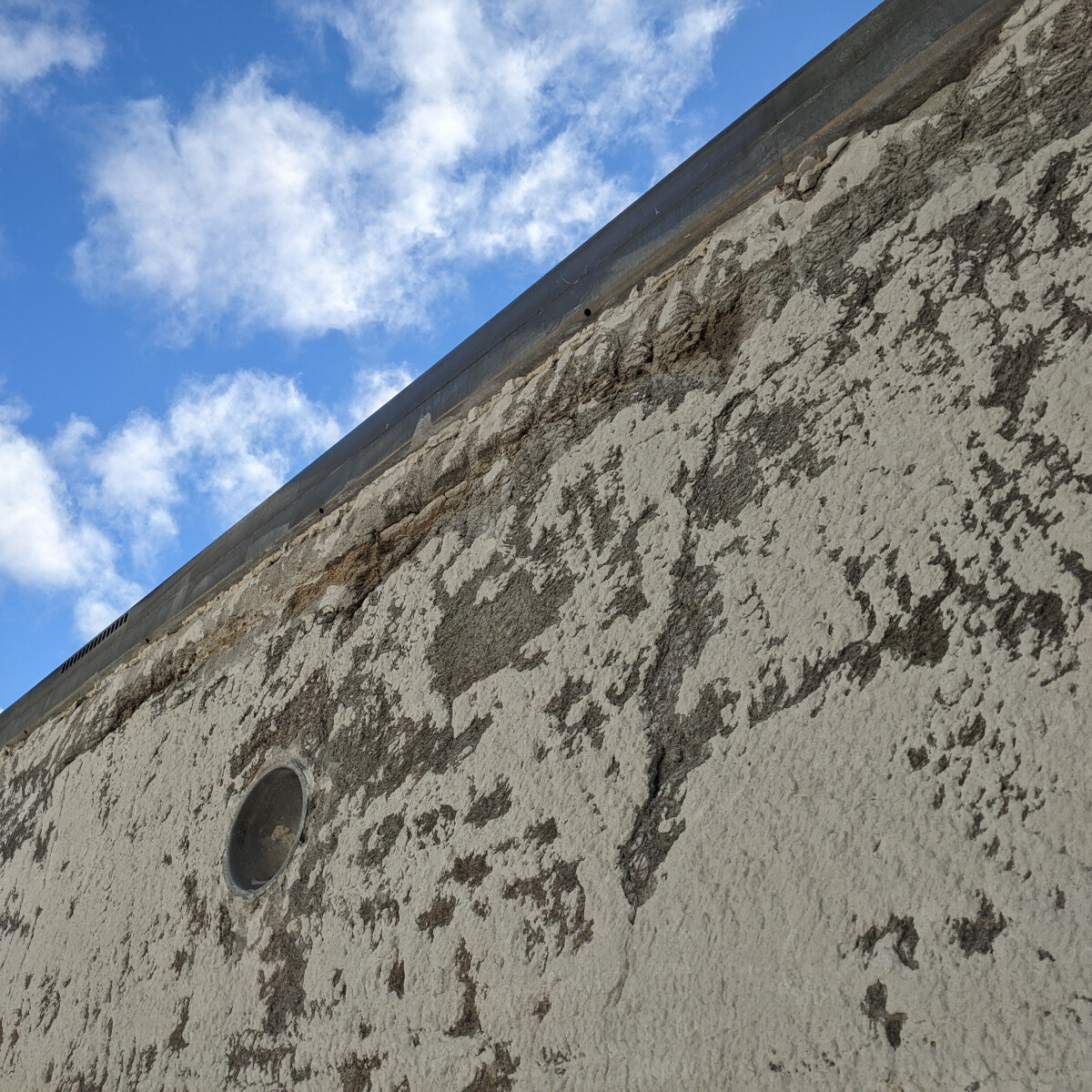 Diving Well East Wall