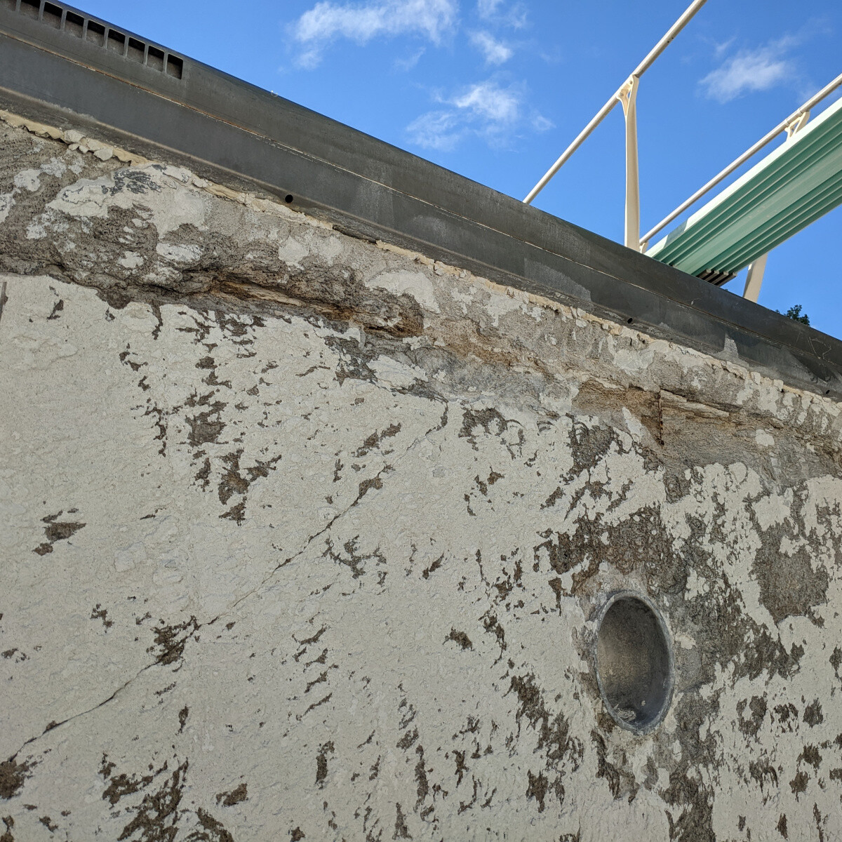 Diving Well East Wall