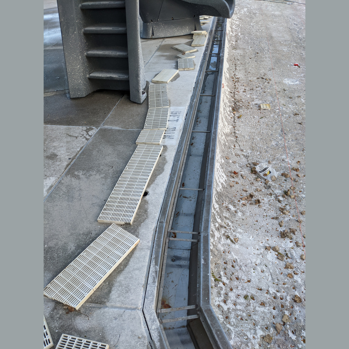 Pool Gutter Cleaning - South Slide