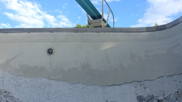 Partial demolition of the walls in the diving well. Demolition - Day 6